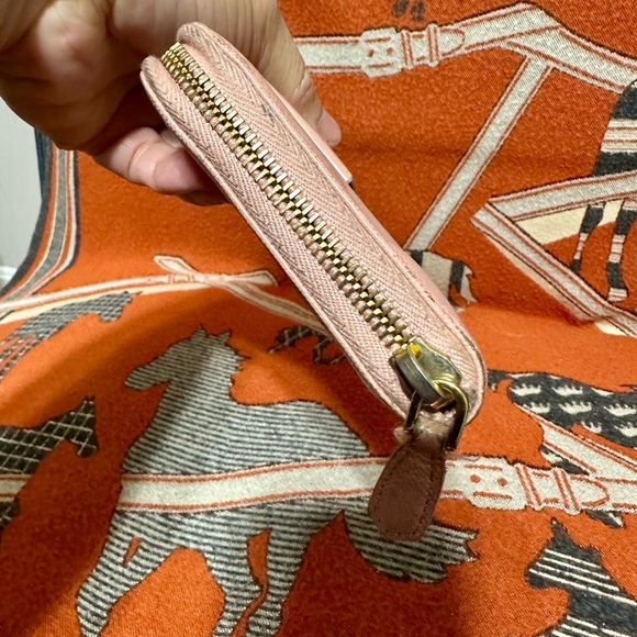 PRADA ❤️🌟BOW ZIPPY WALLET ⭐️ - Picture 3 of 8